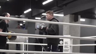 Elite BOXER pretended to be a beginner (Prank in the GYM)