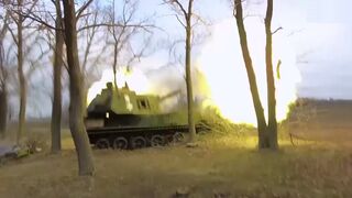 Ukrainian army fires self-propelled howitzer at Russian positions in Donetsk