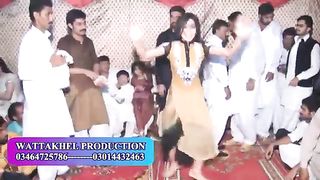 Meri Lagti Kisse Na waikhi Mehik Malik Latest Wedding Dance