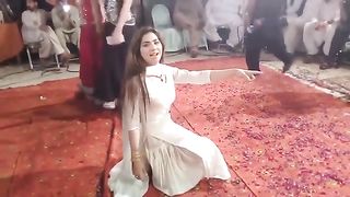 New girl Dance On chita Chola Song Mehak Malik beautiful Dance Mujra