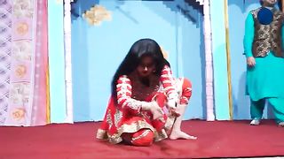 Aima Khan  Mujra Dance - Dooron Dooron Sanu - sangam theater multan