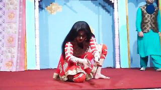 Aima Khan  Mujra Dance  Dooron Dooron Sanu  sangam theater multan