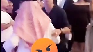 # ????????رونالدو يدفع بتركى ال شيخ بعيدا عنه فى تصرف ينم عن الضيق الواضح،
