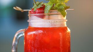 Strawberry rosemary wine slush, Granizado de vino de fresa y romero