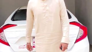 Gari ki dagi say Kon nikl Aya ???? khizer omer comedy