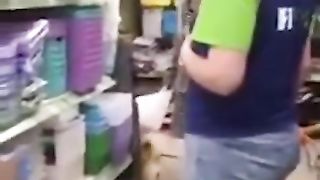 Реакция женщины на замечание что в магазин с собакой нельзя.