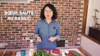 Bœuf sauté au basilic typique de la cuisine quotidienne thaïe, apprécié comme plat de street food