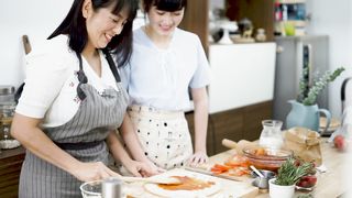 "English Epicurean Revelry: A Feast for the Senses in Britannia's Culinary Wonderland!"