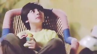 Apnain Bachey Apnain Hotay Hain
