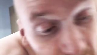 Когда живешь с девушкой.