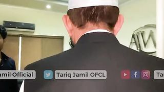 مولانا صاحب عاصم جمیل کی فیکٹری میں اپنے بیٹے کی کرسی کو خالی دیکھ کر آبدیدہ