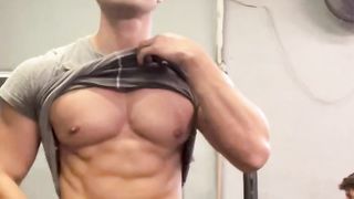 flexing it With Hans