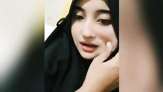 cewek kerudung hitam cantik banget