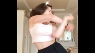 Cute girls dancing ^.^