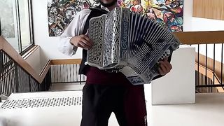 Spanish to Portuguese very well played by Dylan Gomes.