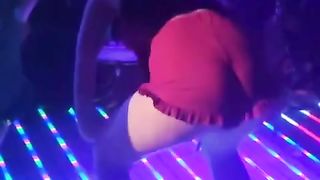 Arabian dancing girls. WooW nice