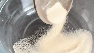 Kaas uienbroodjes met kipsalade