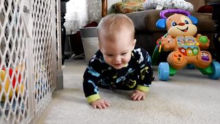 The 6 Stages of Crawling (And How to Help Your Baby Succeed!)