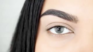 Easy_SMOKEY_CAT_EYE_tutorial_using_KOHL___Lakme_eyeconic_insta_cool_kajal___Arabic_graphic_eyeliner
