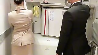 Emirates_airline_cabin_crew_