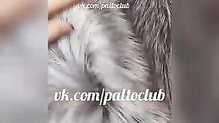 Зимнее пальто с мехом чернобурки больших размеров.