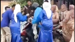 Bikin Heboh 1 Kampung .