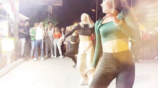 cılgın Dondurmacı Grup Dans Akımı Ortalık Yıkıldı