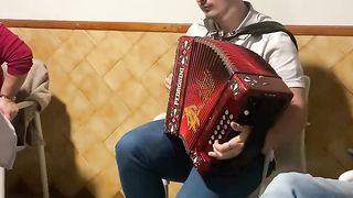 Accept that it hurts less played and sung by Alberto Afonso.