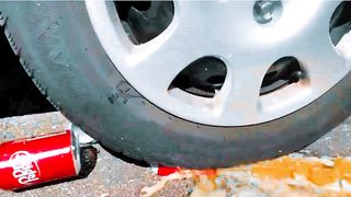 Esmagando coisas crocantes e macias de carro! Experimente maçã vs carro