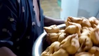 Ayodhya Famous Ram Samosa Making Best Samosa In Ayodhya Rs. 10_- Only #ayodhyafood #shorts