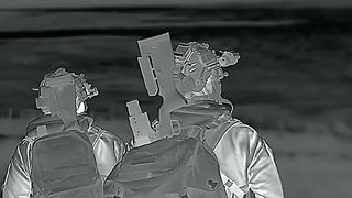 A farmer hunts predators with a thermal imager Фермер охотится на хищников с помощью тепловизора