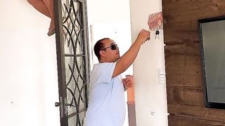 Esposo chega escondido. #comedia #foryou #humorbrasil