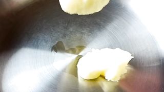 Besan ke ladoo
