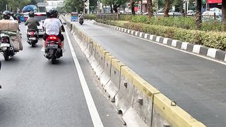 KERAMAIAN JALAN IBU KOTA