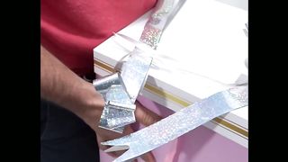 Mira la cantidad de sorpresas que le tenía su hermanastro
