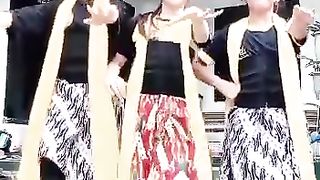 three little jaipong dancers are very agile