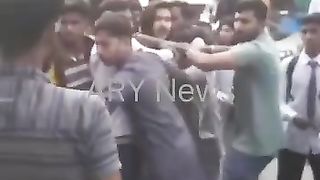سٹوڈنٹس گروپوں میں لڑائی