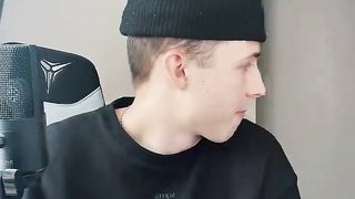 Реакция Алины на мой трек!