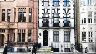 "Unlocking the Door to Luxury: A Tour of Our Upscale Apartments"