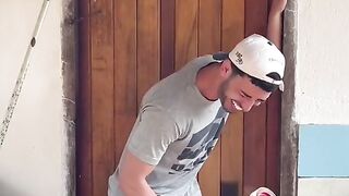 tentando ficar são antes entrar em casa .