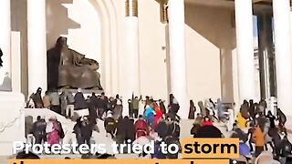 Mongolian protesters try to storm government palace