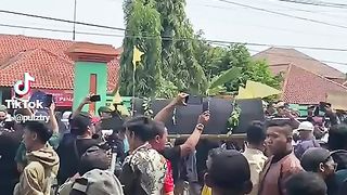 Demo di parung panjang