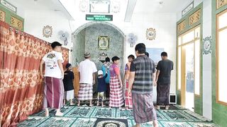 sholat Dzuhur berjamaah di kampung dan pelosok - masjid baiturrohim sumber nanas Gedangan malang