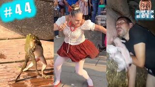 ПРИКОЛЫ-2023-СМЕШНЫЕ-ВИДЕО-ЧУДИКИ-ИЗ-ТИК_29.
