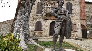 Spain in frames : a cinematic mosaic of Iberian beauty , flavor and tradition