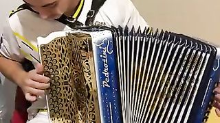 Some modinhas played very well by Zezinho Do Bira.