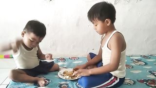 older brother and younger brother eat together