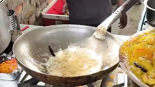 Aap kitni plate khaloge ye_???? #indianstreetfood #streetfood #kadhichawal #kadhi #chawal #ghaziabad.