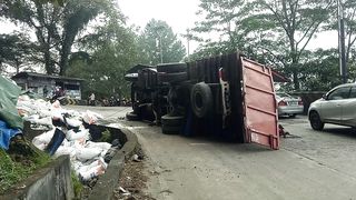 truck Crash in Sitinjau Lauik Incline