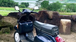 PEMANDANGAN INDAH BERSAMA VESPA KLASIK
